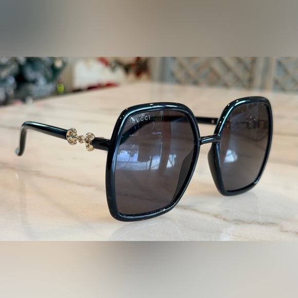 GUCCI Square Black Frame Grey Lenses & ICONIC Gucci Horsebit Hardware. AUTHENTIC - Picture 5 of 17